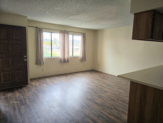 Foto del edificio - 455 N Tegner St