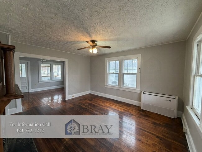 Foto del edificio - Charming Renovated 1935 Historic Home with Fenced Yard in Central Kingsport