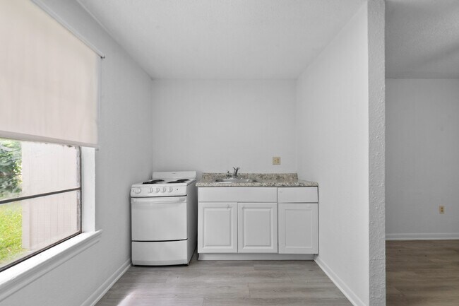 Foto del edificio - 806 E Emily Ave