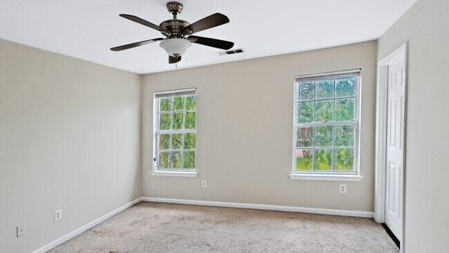 Building Photo - 45504 Lakemont Square