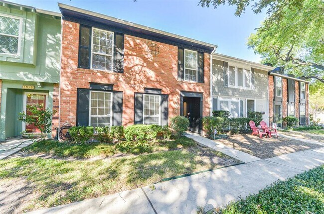Foto del edificio - 14341 Misty Meadow Ln