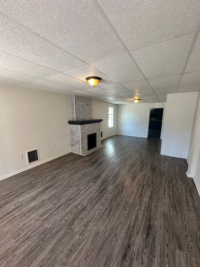 Foto del edificio - 1047 W Poplar St