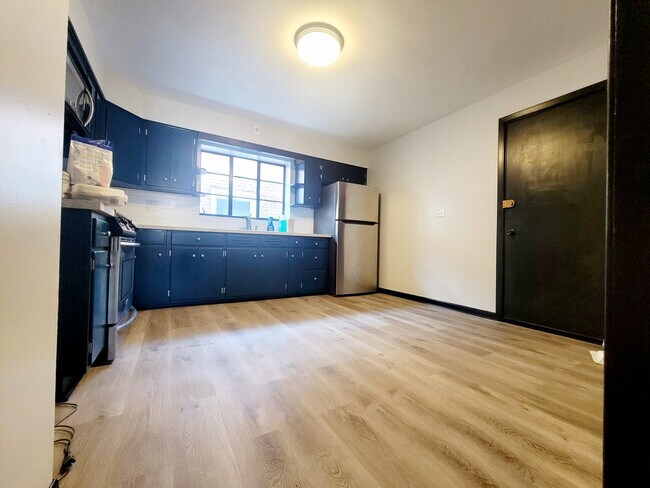 Cocina - 5122 W Gladys Ave