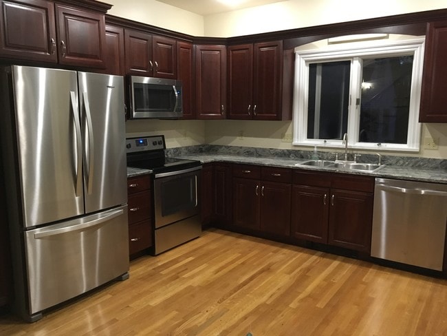 Kitchen - 206 Adams St Apartments