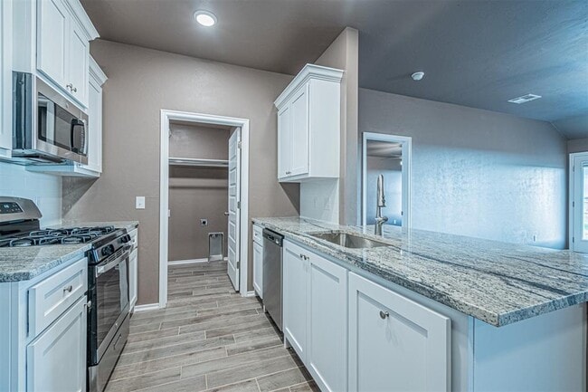 Building Photo - 1620 Highland Loop