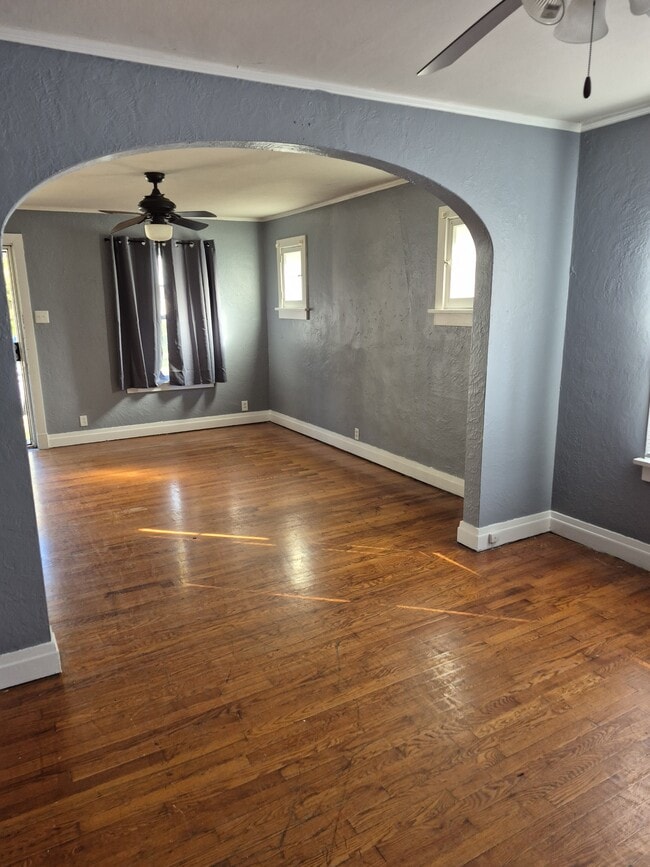 Building Photo - 429 Shirley Ave