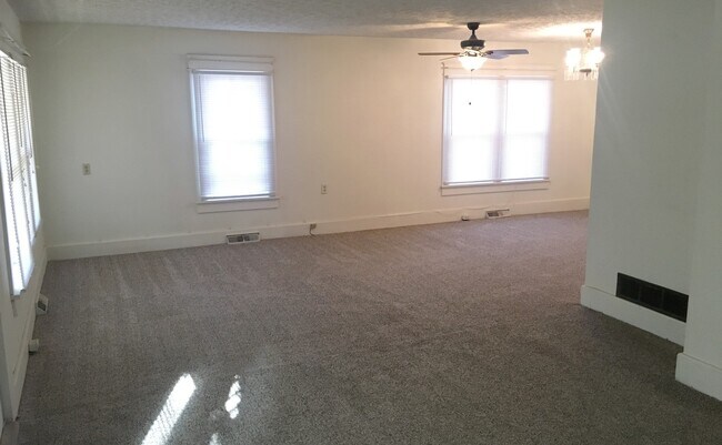 Foto del edificio - ** NEW CARPET **  NEWLY REMODELED BATHROOM **