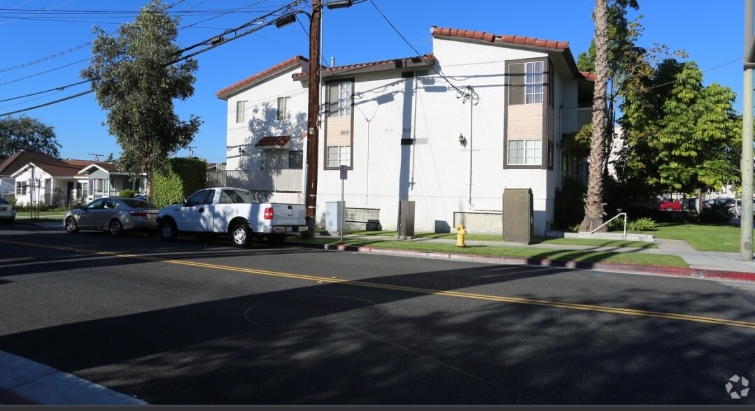 Primary Photo - 1022 E Wilson Ave