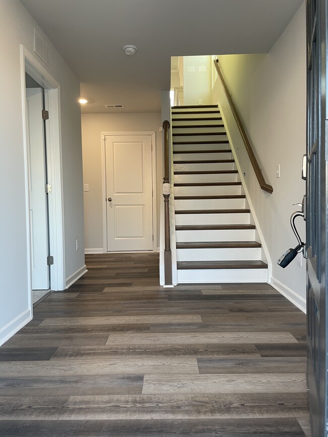 Building Photo - 1300 Rosepine Dr