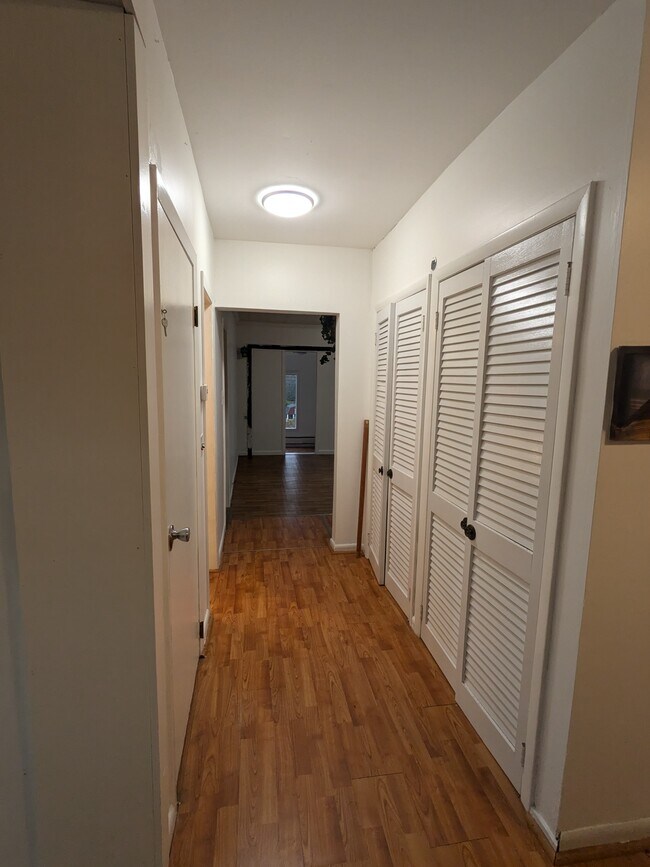 Foto del edificio - 1073 Glen Wild Rd