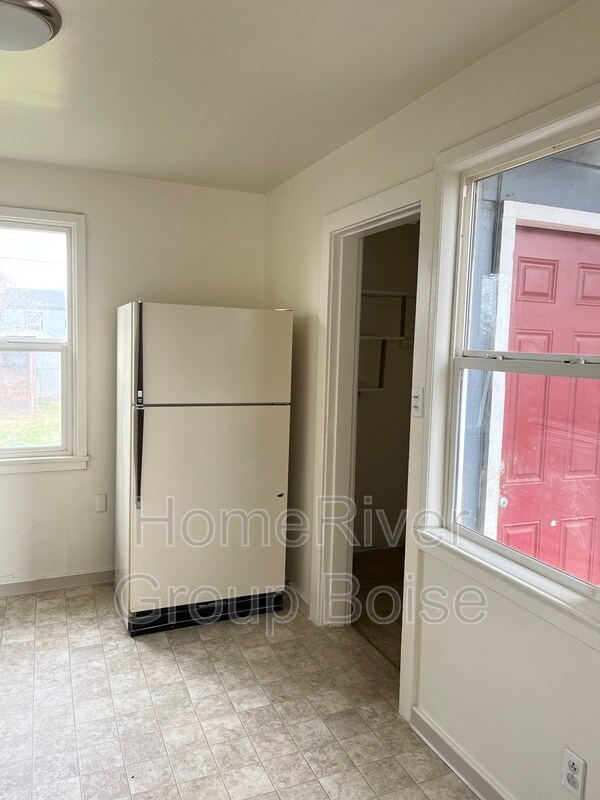 Building Photo - 3837 Pershing Dr