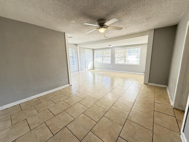 Foto del edificio - 1302 Josephine St