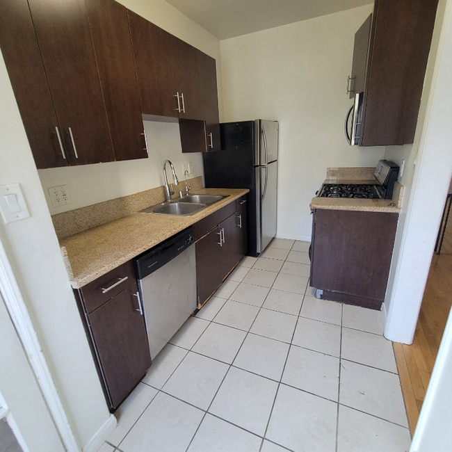 Foto del edificio - 4528 Edgewood Pl