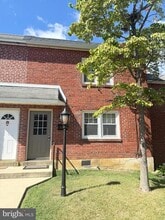 Building Photo - 710 S Adams St