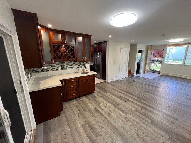 Building Photo - Hale Ola: 4 Bedroom/2 Bath Townhome in Pea...