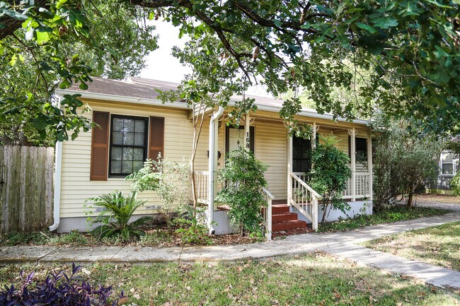 Building Photo - TERRELL HEIGHTS COTTAGE - ALAMO HEIGHTS I....