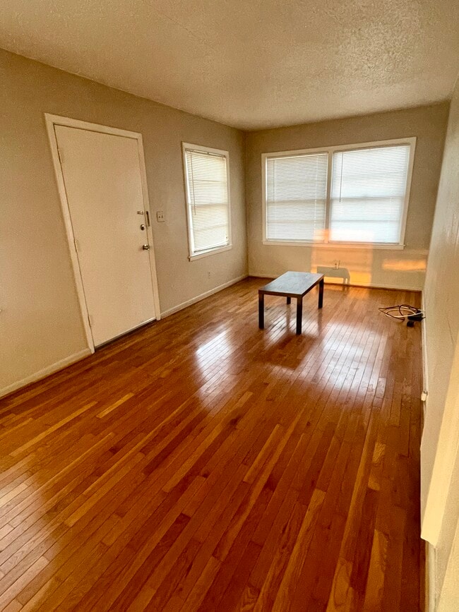 Building Photo - VP Real Estate 21