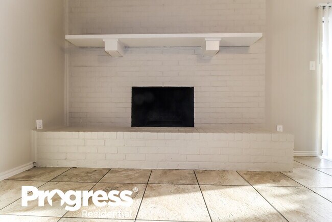 Building Photo - 2917 Green Ridge St