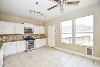 Building Photo - 16843 Mammoth Springs Dr