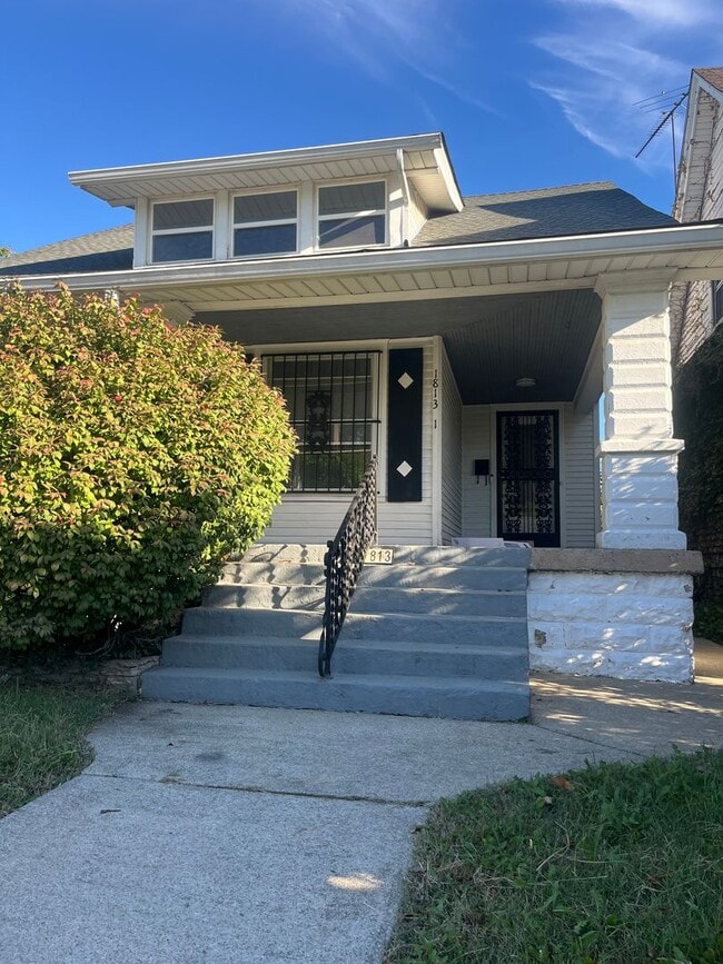 Building Photo - 1813 W Gaulbert Ave