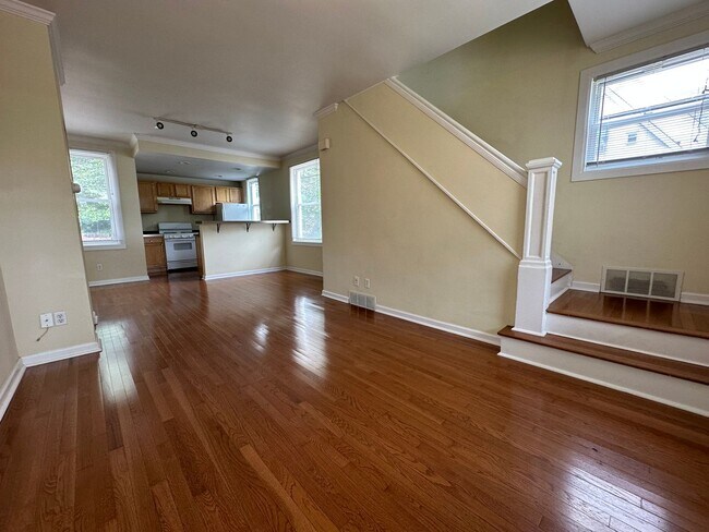 Foto del edificio - Available August 1, 2025; Lease will end J...