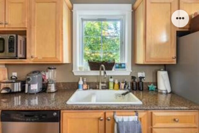 Building Photo - 707 SE 33rd Pl