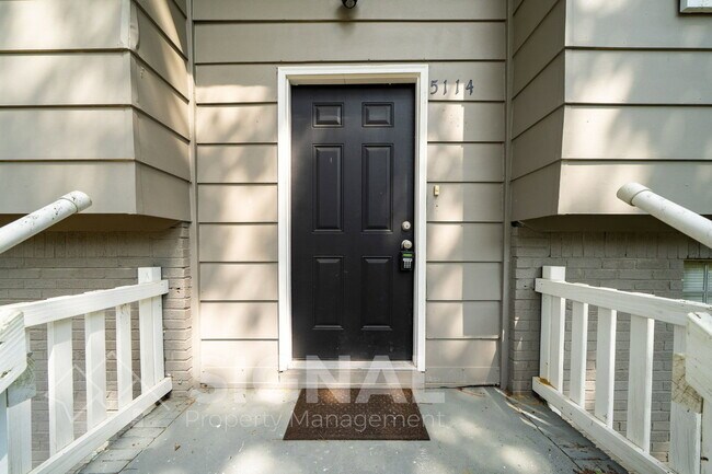 Foto del edificio - 5114 Beacon Dr