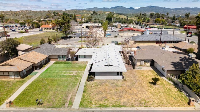 Foto del edificio - 2 Bedroom/ 2 bathroom condo (Front Unit)