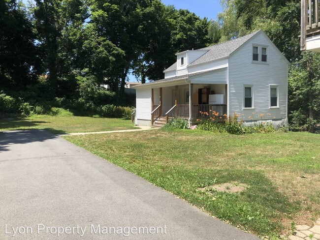 Building Photo - 3 br, 1 bath House - 361 Warwick Neck Ave