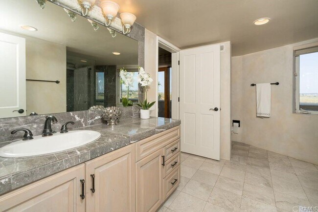 Building Photo - 2301 Irvine Ave