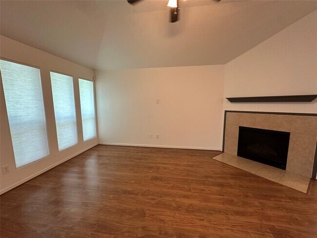 Foto del edificio - 4918 Fair Oak Dale Ln