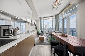 Building Photo - 525 Front St W