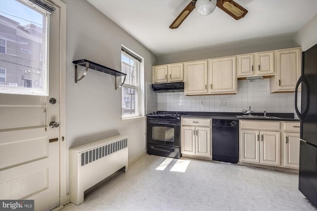 Building Photo - 1239 W 37th St