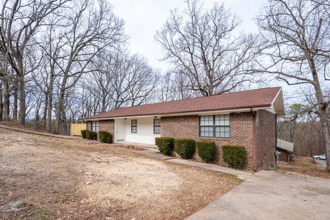 Foto del edificio - 340 Alpine Dr