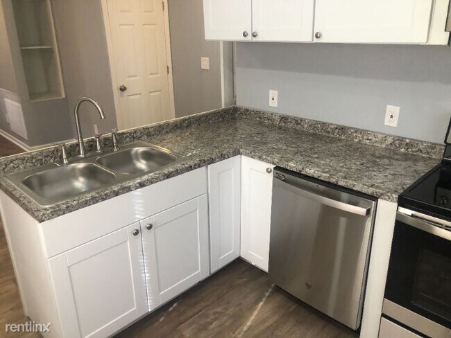 Building Photo - 3 br, 2 bath House - 2645 N Mill St.