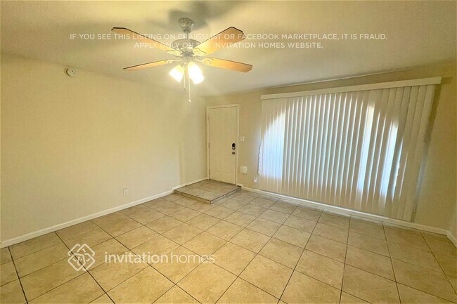 Foto del edificio - 1200 W Loughlin Dr