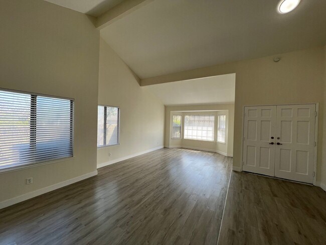 Foto del edificio - Beautiful: 3 Bedroom 2 Bath Single Family ...