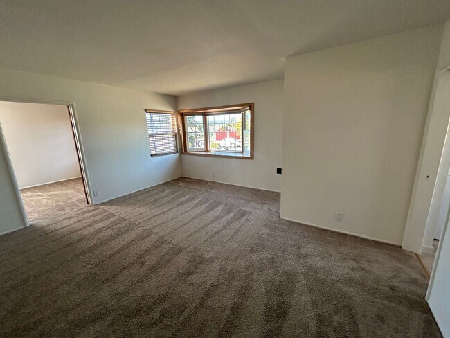 Foto del edificio - Lovely house for rent: 4 bed 1.75 bath in ...