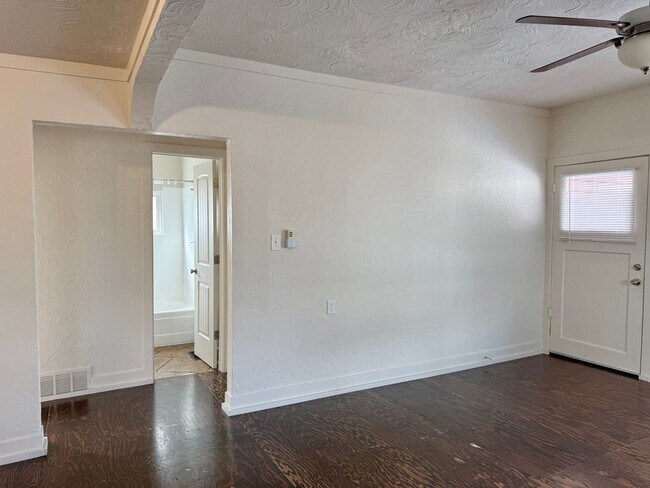 Building Photo - 729-731 W 100 S