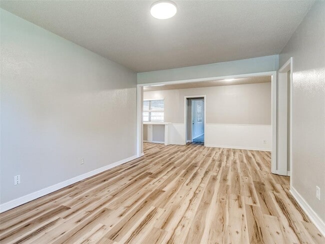 Building Photo - 1617 Avondale Dr