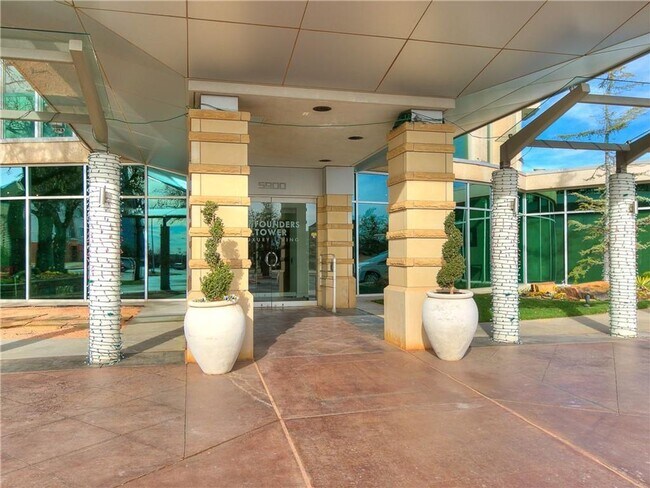Foto del edificio - 5900 Mosteller Dr