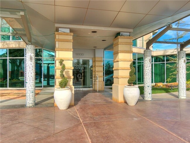 Building Photo - Luxury 2 Bed 2.5 Bath Condo in Central OKC