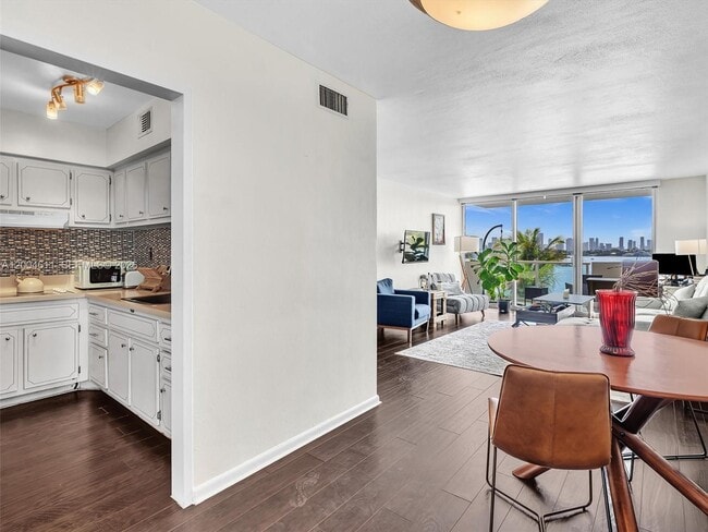 Foto del edificio - 1200 West Ave