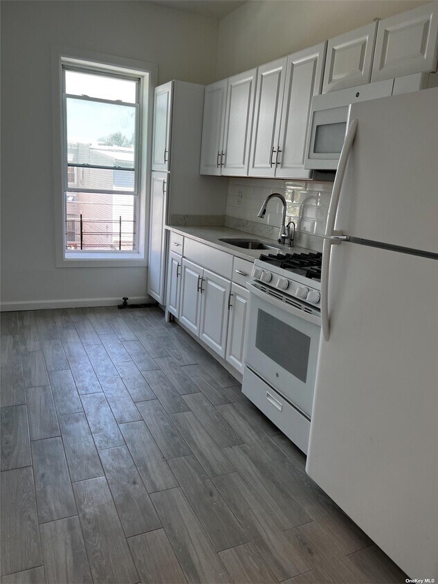 Primary Photo - 199 Barbey St