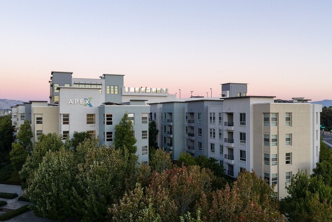 Building Photo - Apex