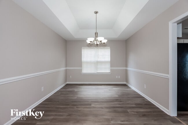Building Photo - 8519 Oak Dr