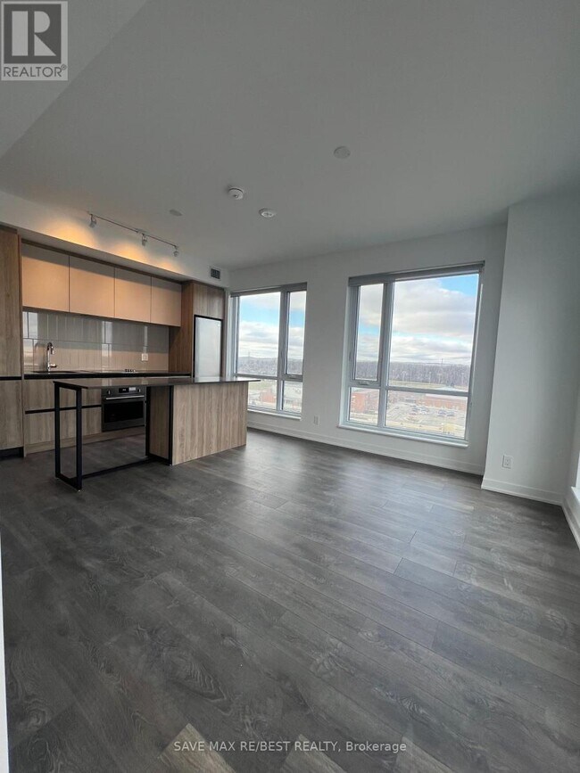 Photo du bâtiment - 7950-B-7950 Bathurst St