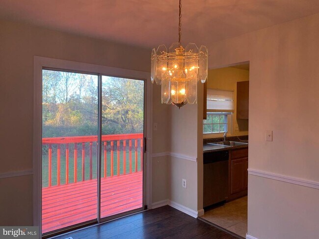 Building Photo - 1658 Colonial Way