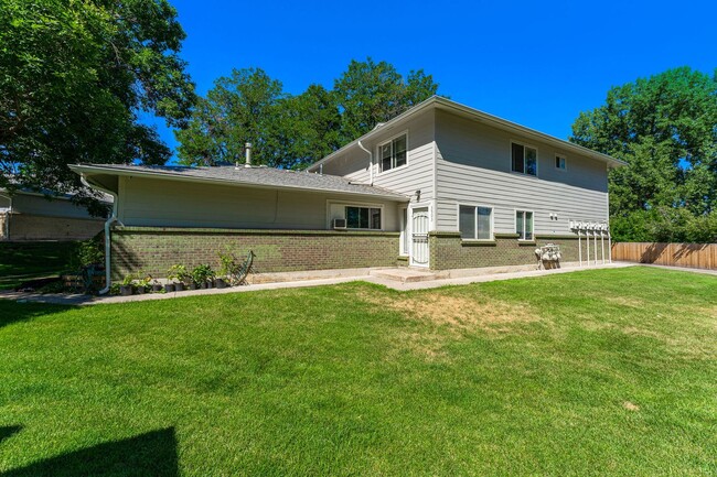 Foto del edificio - Bright Townhome in Lakewood!