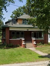 Building Photo - 9622 Maplewood Ave